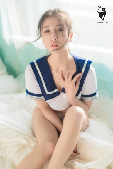 开云(中国)_坠机牺牲飞行员魂归故里生前参加国庆阅兵组70图案(图3) 开云官方端网站登录入口